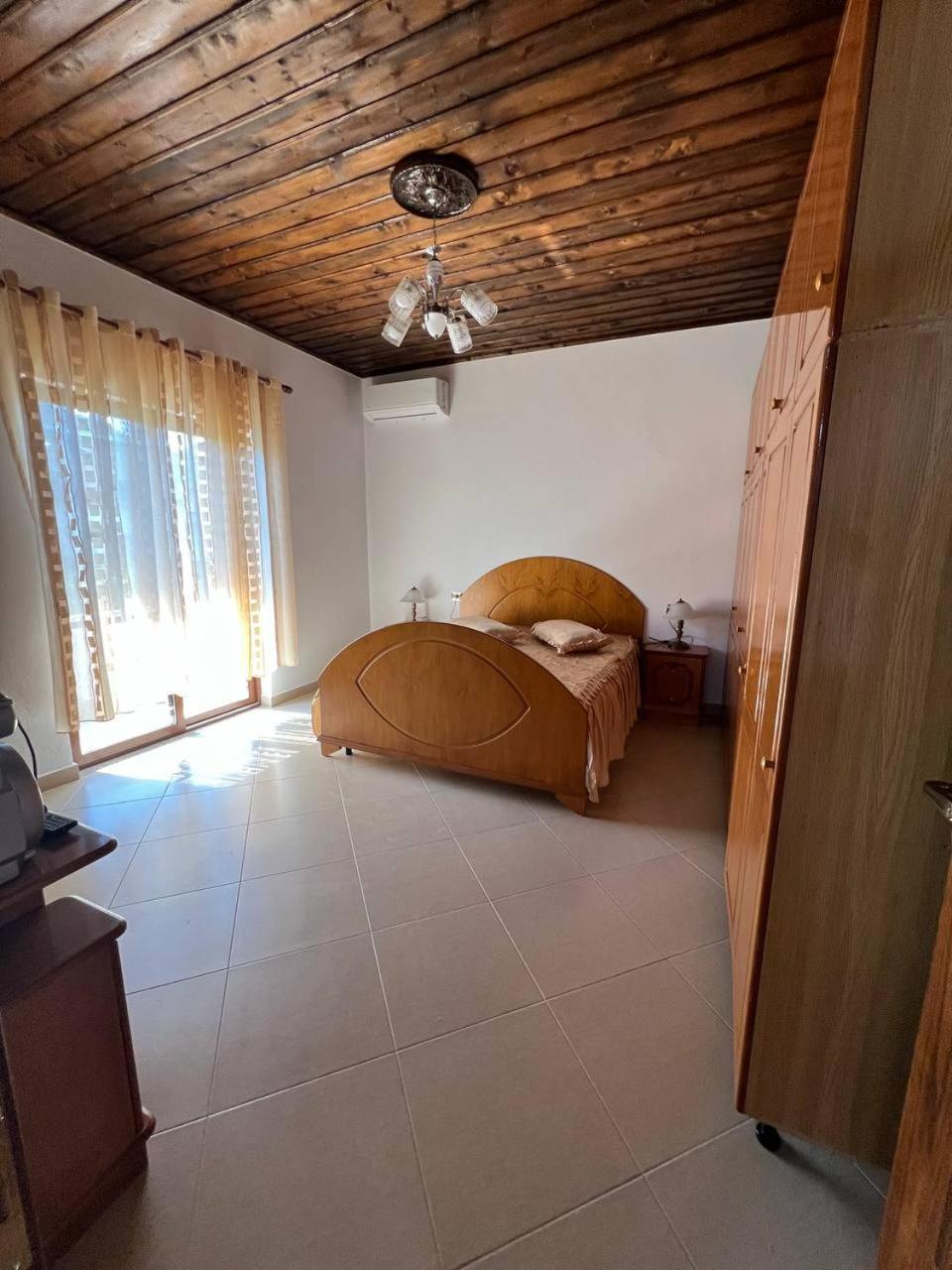 Armando's Wooden Roof Villa